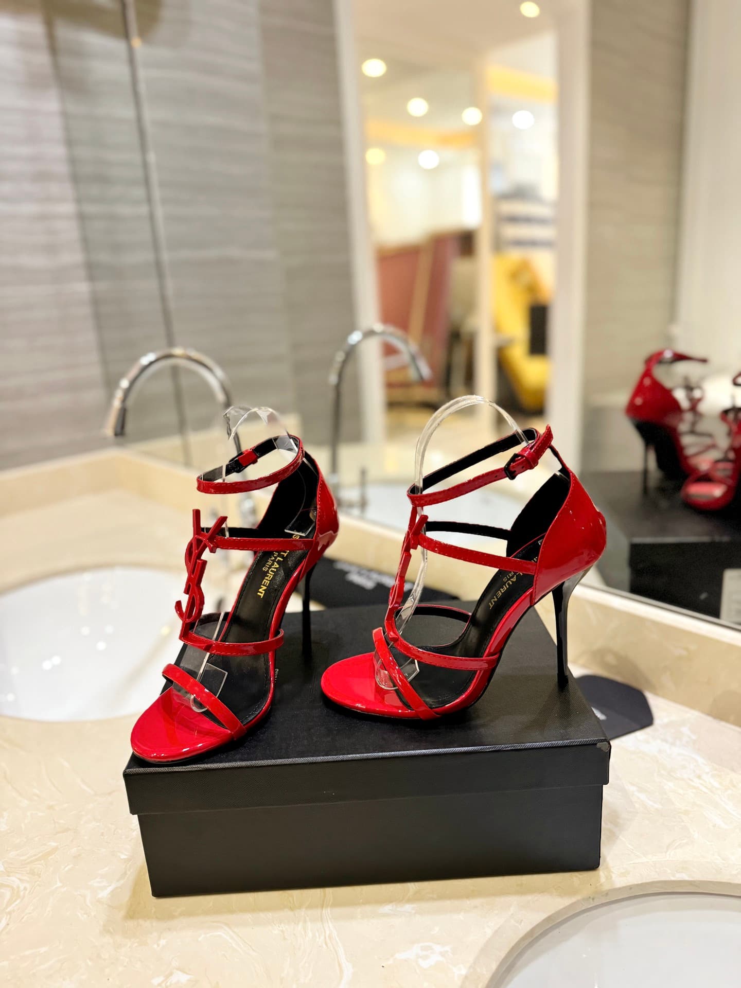 YSL 10.5cm Letter-Buckle Patent Sandals